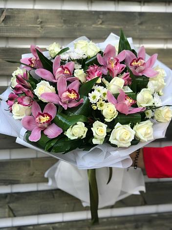 Букет цветов из: Розы и Хризантемы в Солнечногорске-7
