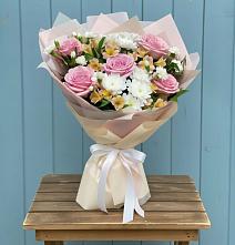 Букет цветов из:  Гвоздики, Орхидеи и Розы в Солнечногорске-7