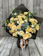 Букет цветов из:  Розы и Лизиантусы в Солнечногорске-7
