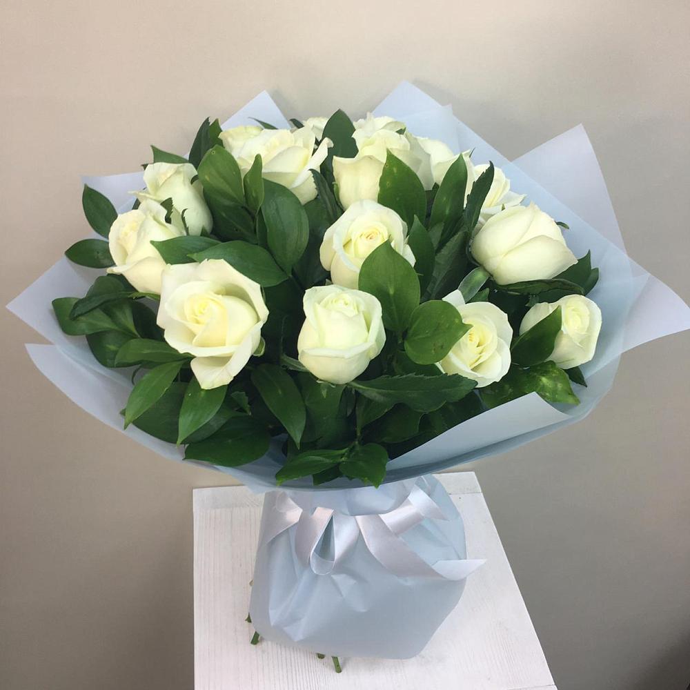 Букет 15 Белых роз Проуд в Солнечногорске-7