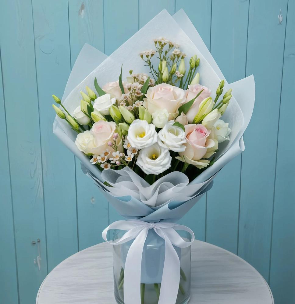 Букет цветов из: Розы и Лизиантусы в Солнечногорске-7