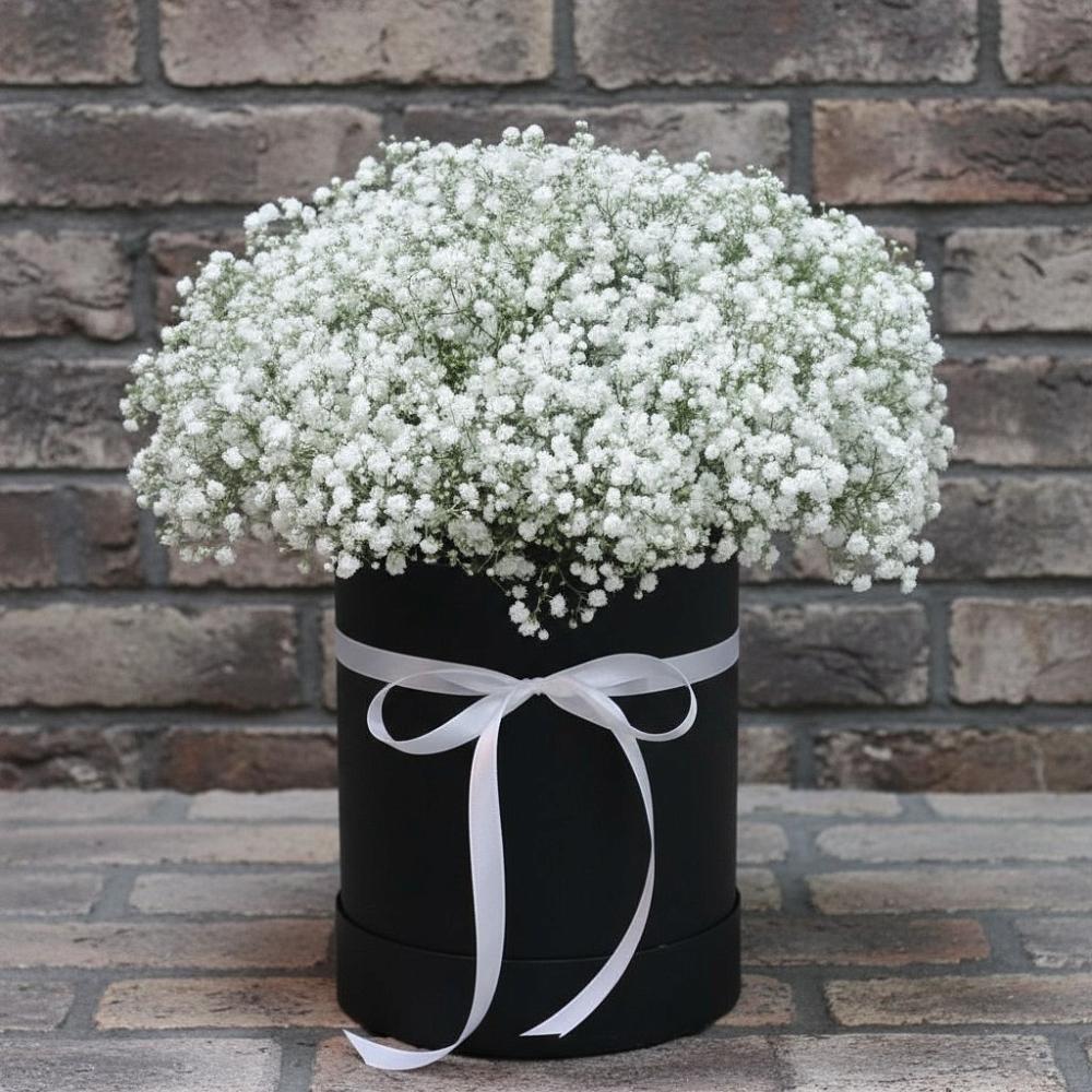 Цветочная композиция из Гипсофила в шляпной коробке в Солнечногорске-7