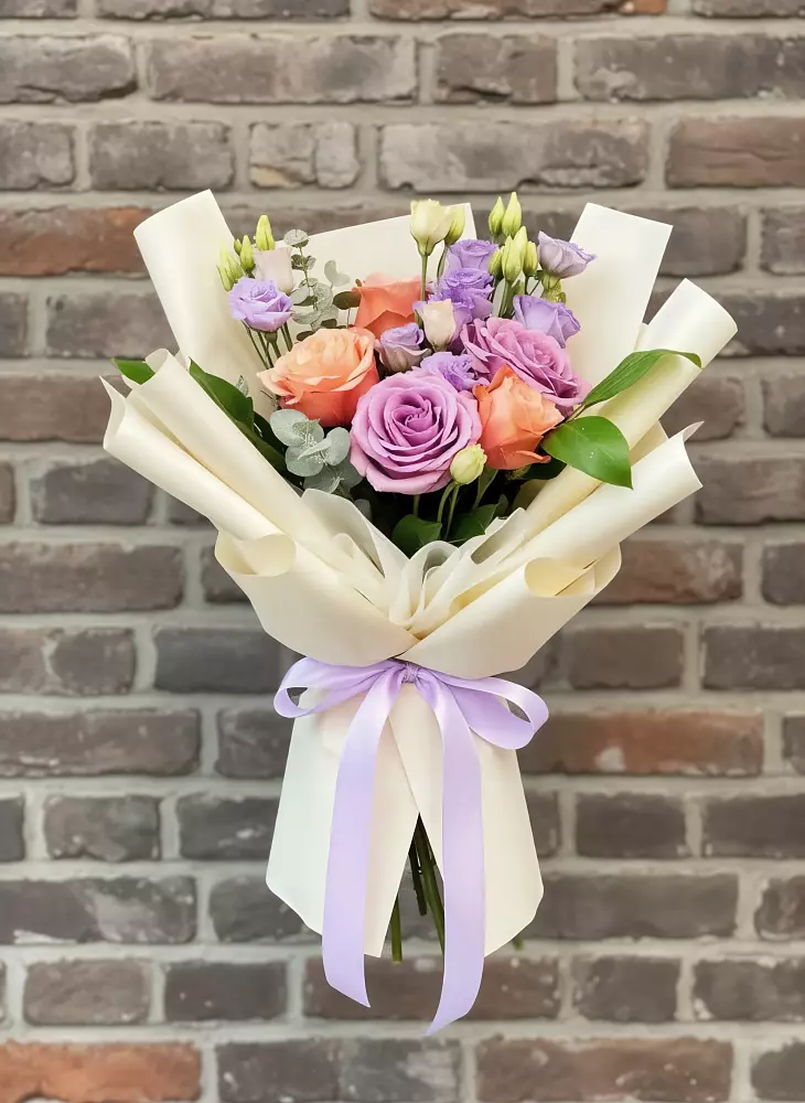 Букет цветов из: Лизиантусы и Розы в Солнечногорске-7
