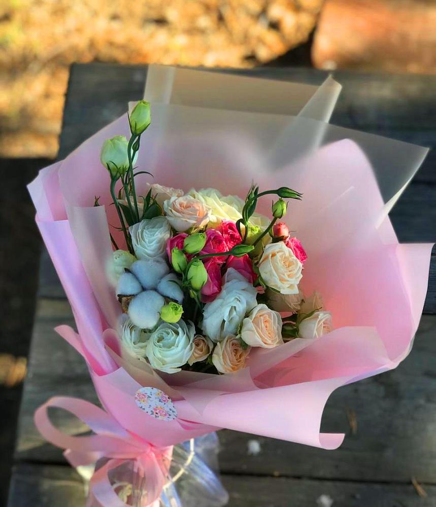 Букет цветов из: Розы и Лизиантусы в Солнечногорске-7