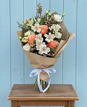 Букет цветов из:  Альстромерии, Лизиантусы, Розы и Хризантемы в Солнечногорске-7