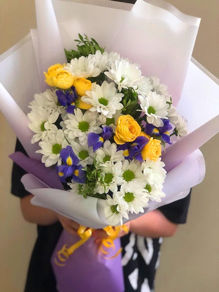 Букет цветов из: Ирисы, Хризантемы и Розы в Солнечногорске-7