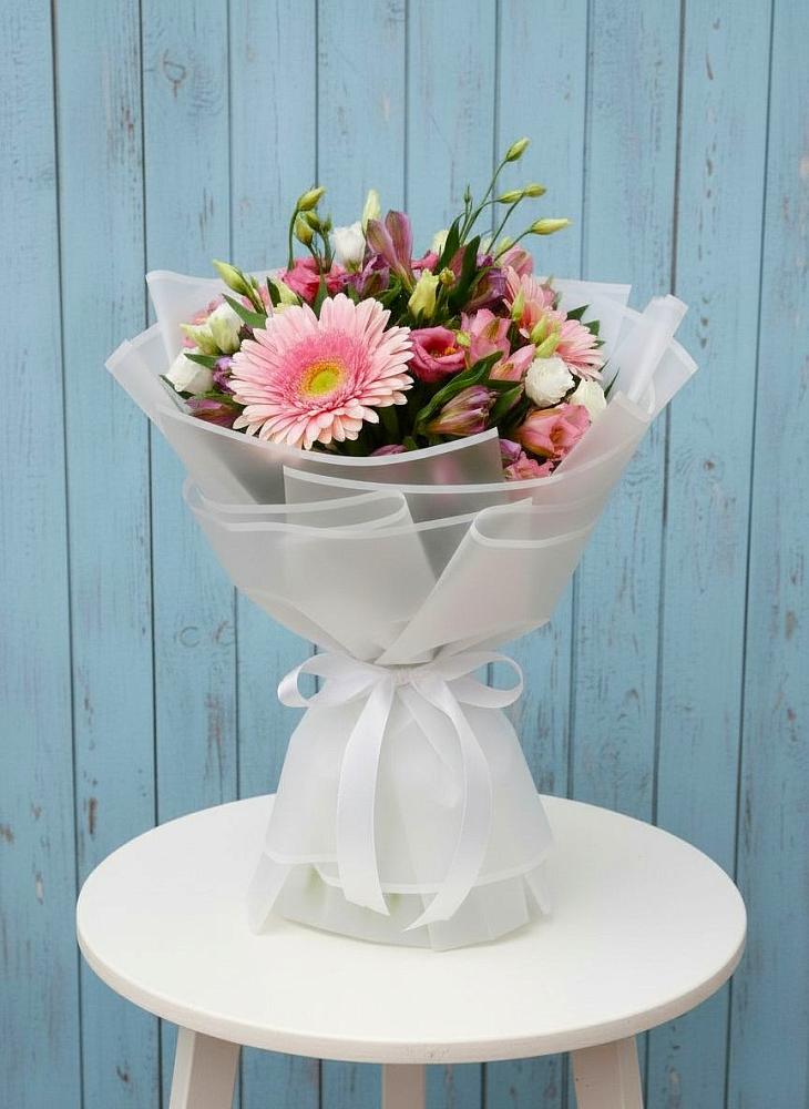 Букет цветов из: Герберы, Альстромерии и Лизиантусы в Солнечногорске-7