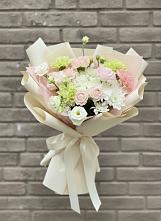 Букет цветов из:  Гвоздики, Розы, Лизиантусы и Хризантемы #REPLACE_PRED# Солнечногорске-7