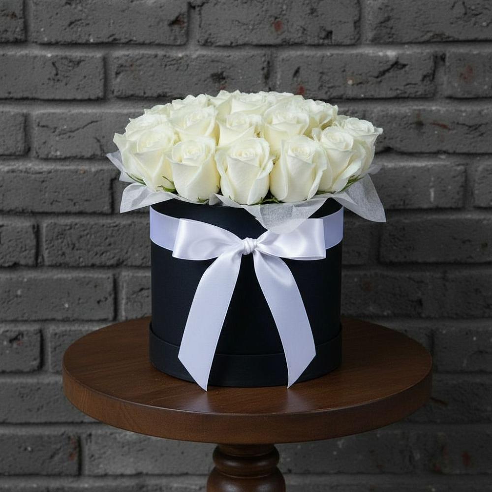 Цветочная композиция из Розы в шляпной коробке в Солнечногорске-7