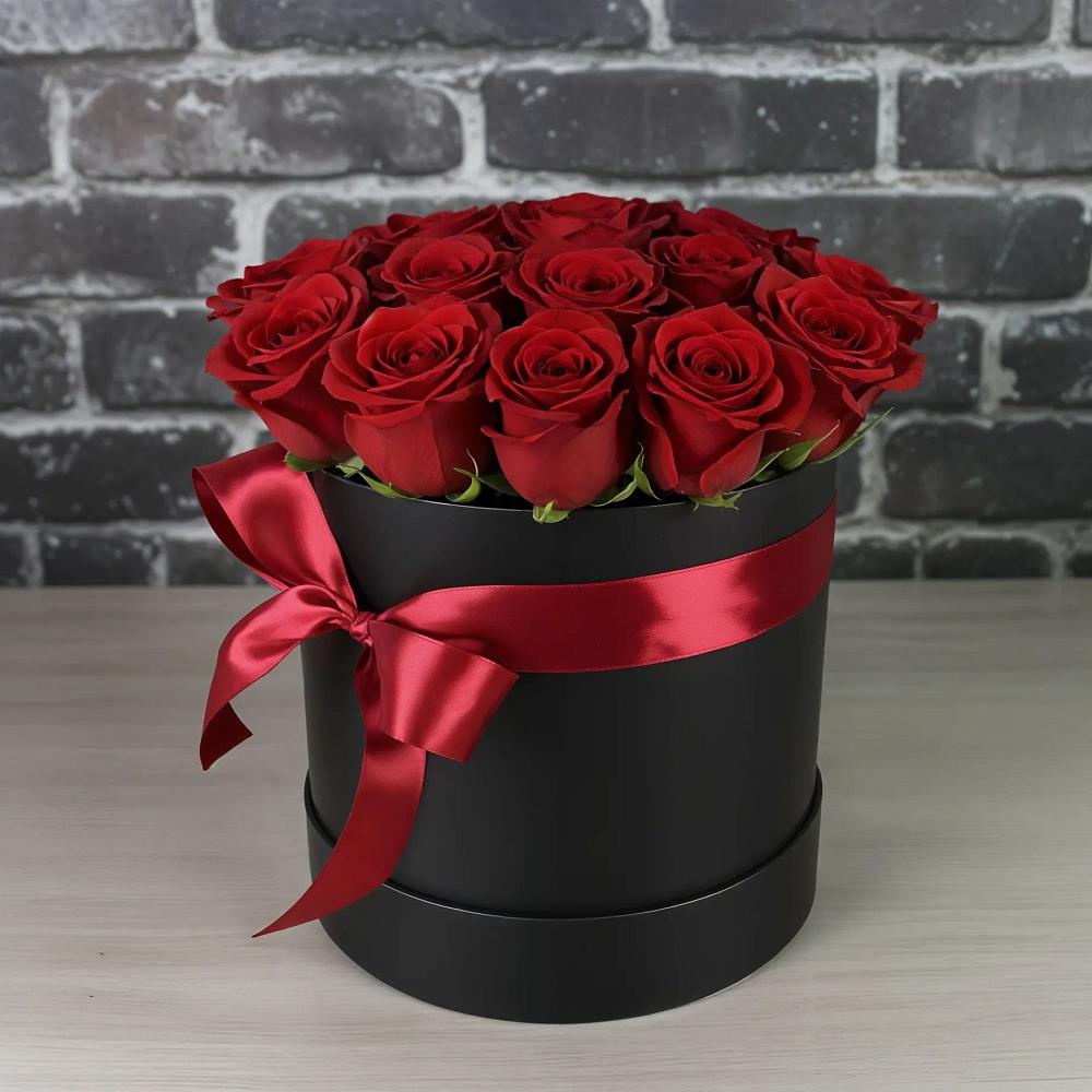 Цветочная композиция из Розы в шляпной коробке в Солнечногорске-7