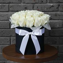 Цветочная композиция из Розы в шляпной коробке в Солнечногорске-7