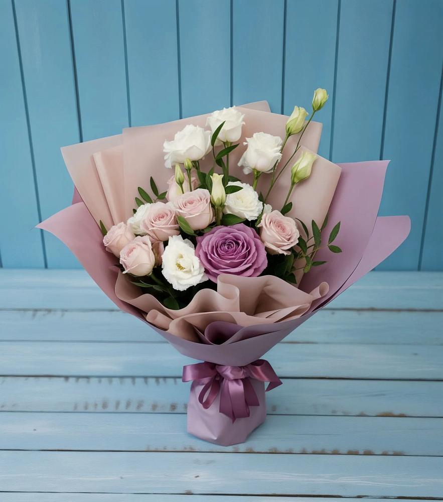 Букет цветов из: Розы и Лизиантусы в Солнечногорске-7